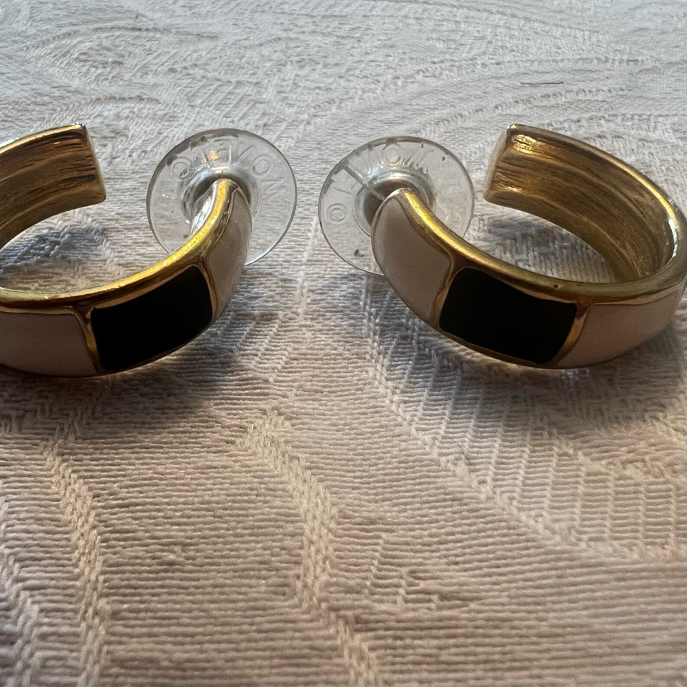 Vintage Monet Gold and Black Modern Earrings
Final Markdown